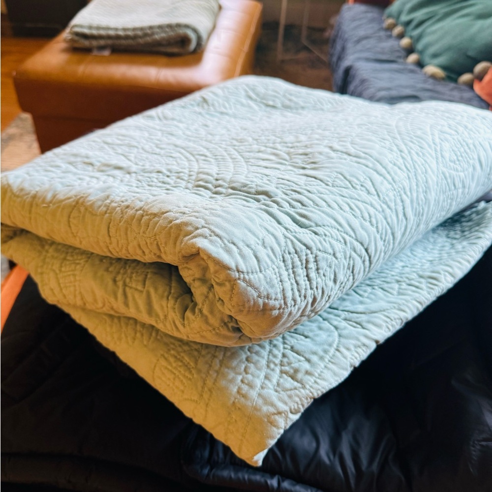 Opalhouse Medallion Stitch Quilt King